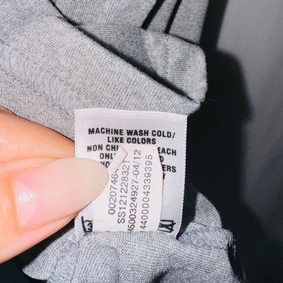 Under Armour T-Shirt Womens Medium Gray Semi-Fitted UA Tech Short Sleeve V-Neck - Picture 6 of 8